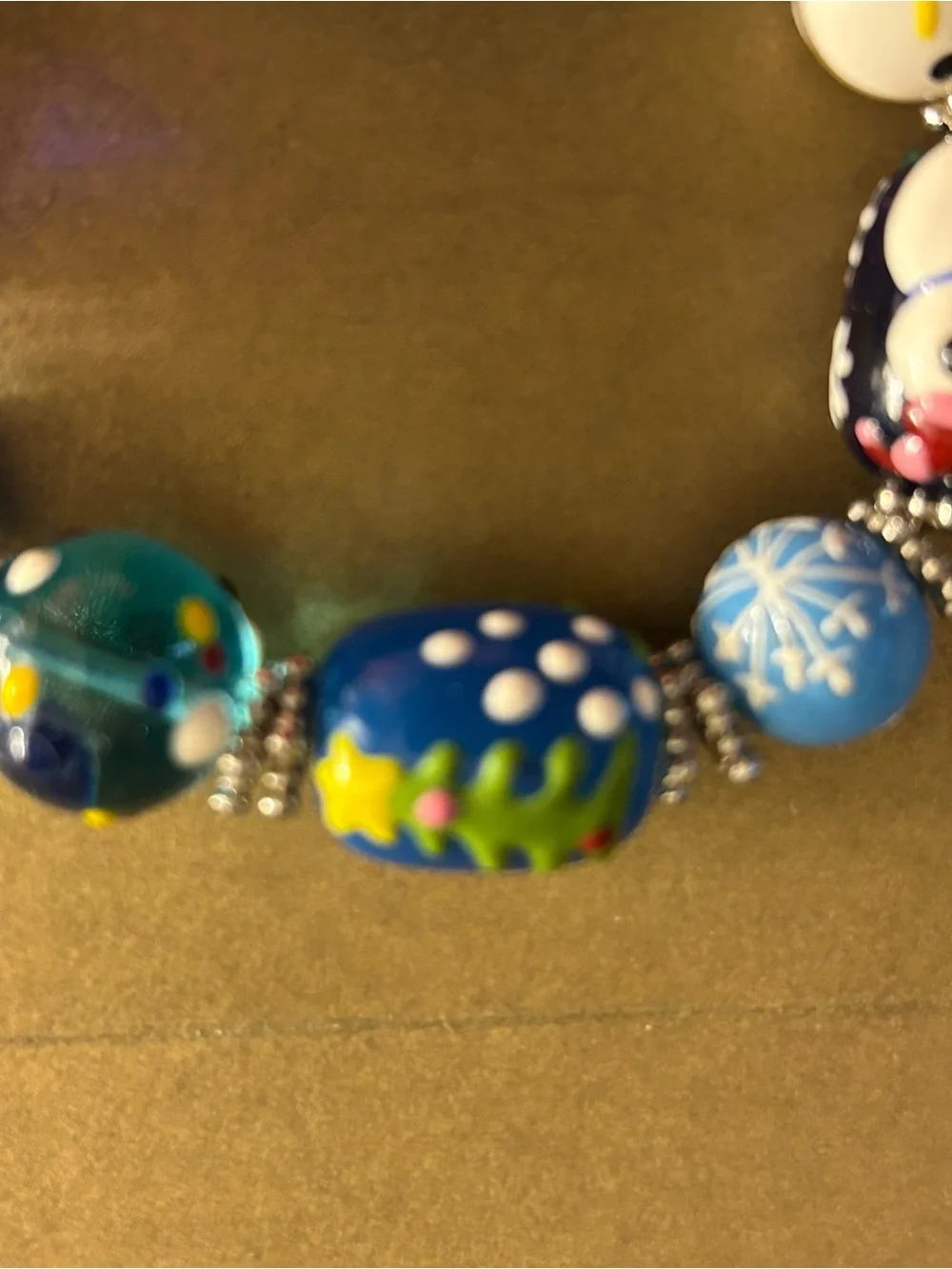 NWT Bracelet Two’s Company XMAS glass beads tree, snowflakes, snowman stretch